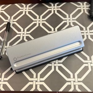 Franklin Covey Classic hole puncher